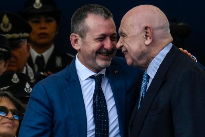 Le dimissioni di Andrea Delmastro: un percorso politico tra scandali e controversie in Italia