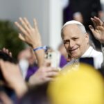 Leone XIV a Monaco: «Le guerre sono il risultato dell'idolatria del denaro»