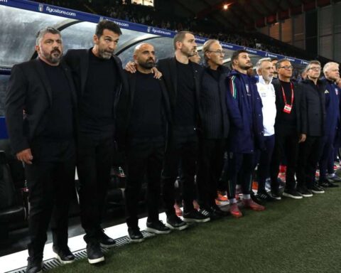 L'Italia affronta l'Irlanda del Nord in una semifinale di playoff per la Coppa del Mondo, con il ricordo del 1958 che incombe