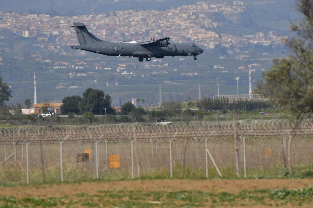 L'Italia nega agli Stati Uniti l'uso della base di Sigonella per operazioni in Medio Oriente
