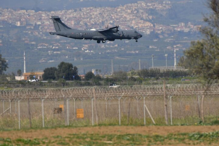 L'Italia nega agli Stati Uniti l'uso della base di Sigonella per operazioni in Medio Oriente