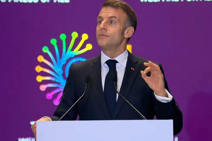 Macron annuncia l'aumento delle testate nucleari francesi e insiste sulla potenza europea