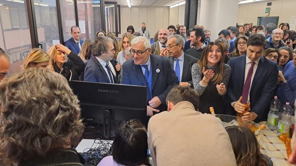 Magistrati a Napoli festeggiano la vittoria del No, Calenda avvia la polemica