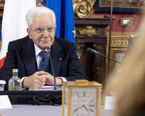 Mattarella convoca il Consiglio supremo di difesa per discutere la guerra in Iran