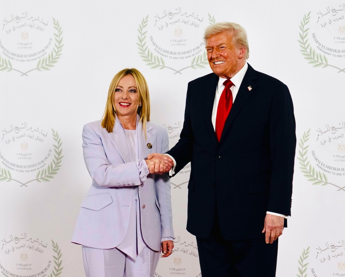 Meloni chiarisce: Italia rispetta trattati, nessuna tensione con gli Usa sulla base di Sigonella