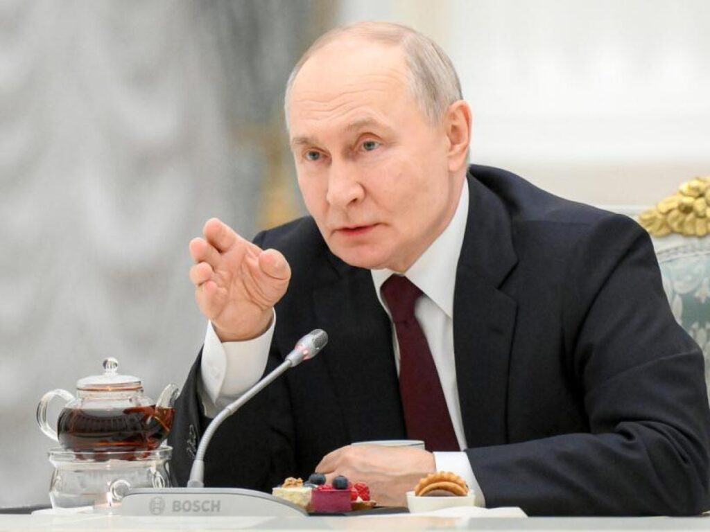 Mosca intensifica il controllo su Internet dopo l'uccisione di Khamenei, bloccati Telegram, WhatsApp e YouTube