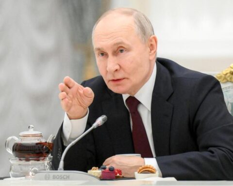 Mosca intensifica il controllo su Internet dopo l'uccisione di Khamenei, bloccati Telegram, WhatsApp e YouTube