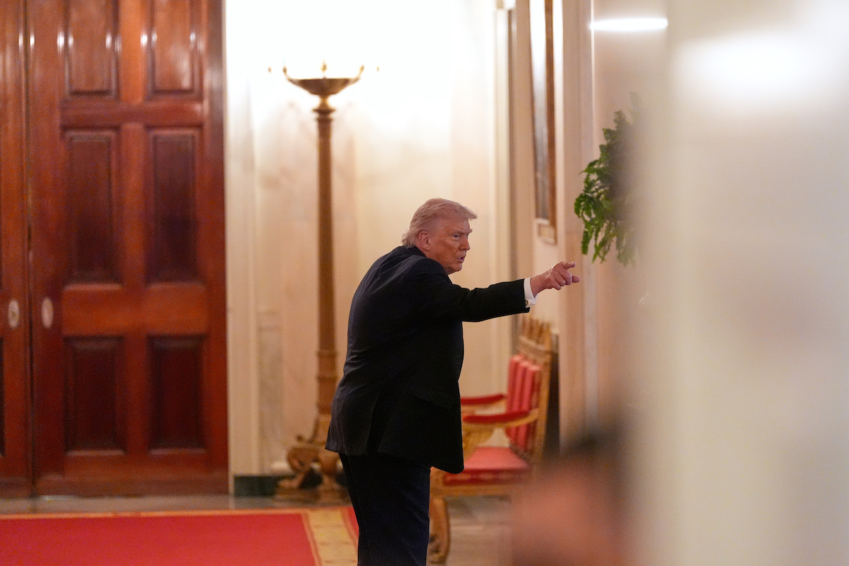 Nuovi documenti sugli Epstein files accusano Donald Trump di violenza sessuale negli anni Ottanta