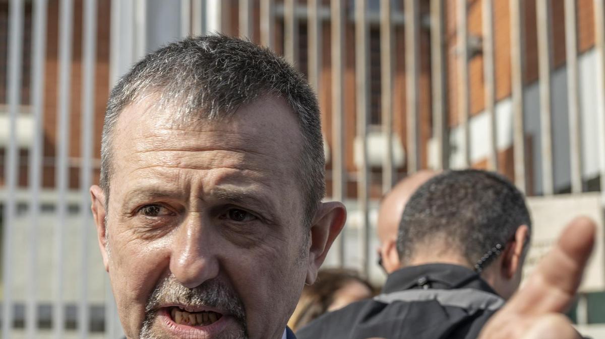 Opposizione contro Delmastro: "Affari con la mafia" per il sottosegretario alla Giustizia