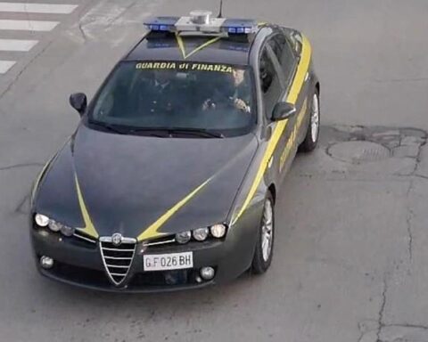 Perquisizioni al ministero della Difesa e in sedi di Rfi e Terna: indagine su corruzione e appalti informatici