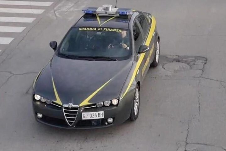 Perquisizioni al ministero della Difesa e in sedi di Rfi e Terna: indagine su corruzione e appalti informatici