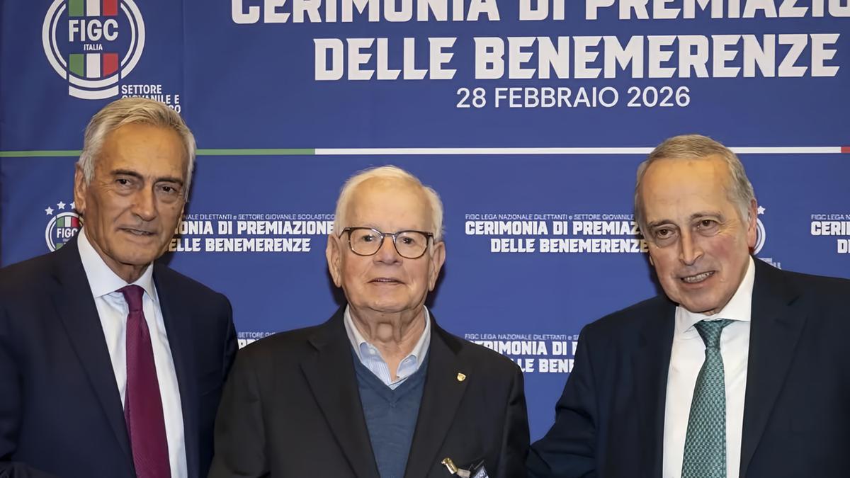 Premio speciale a Vasco Brogi durante la cerimonia Figc all’hotel Hilton di Fiumicino