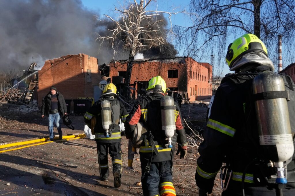 Quattro morti e quindici feriti in attacchi russi a Kiev e nelle regioni vicine