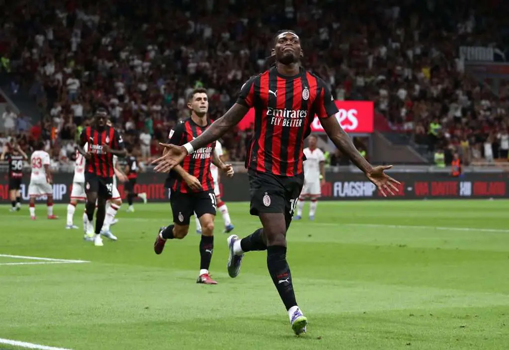 Rafael Leão e l'AC Milan: negoziazioni bloccate per differenze salariali e comportamento discutibile