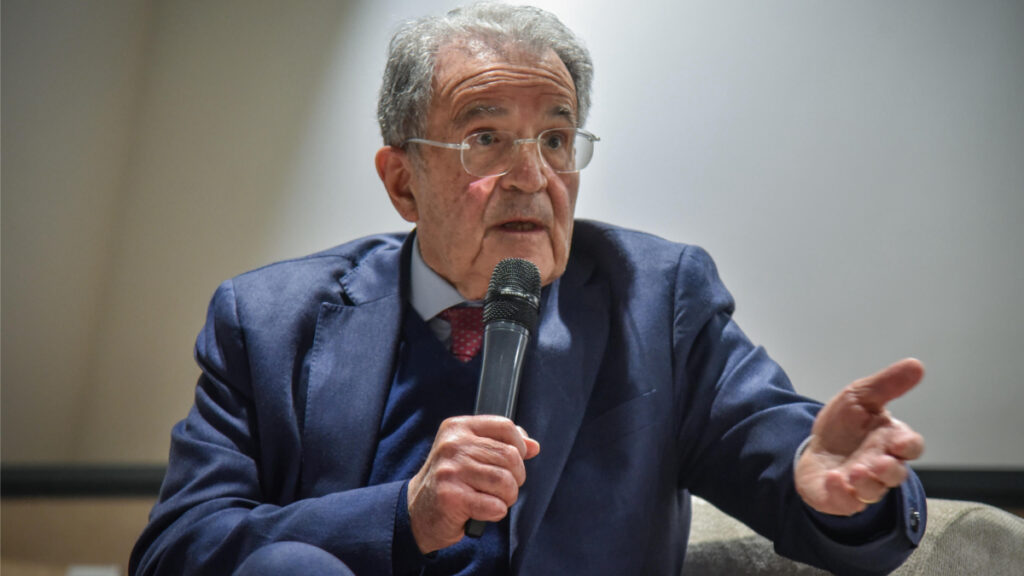 Romano Prodi avverte: il governo è in difficoltà e si consumerà da solo entro il 2027