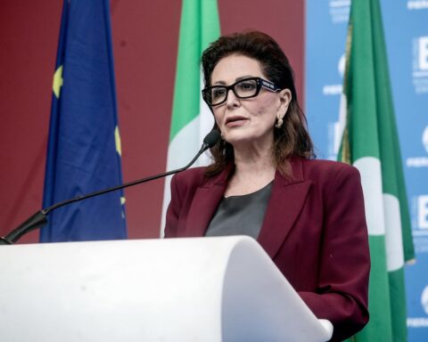 Santanché valuta l'addio al governo dopo le dimissioni di Delmastro e Bartolozzi