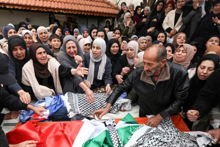 Soldati israeliani uccidono quattro membri della famiglia palestinese in Cisgiordania