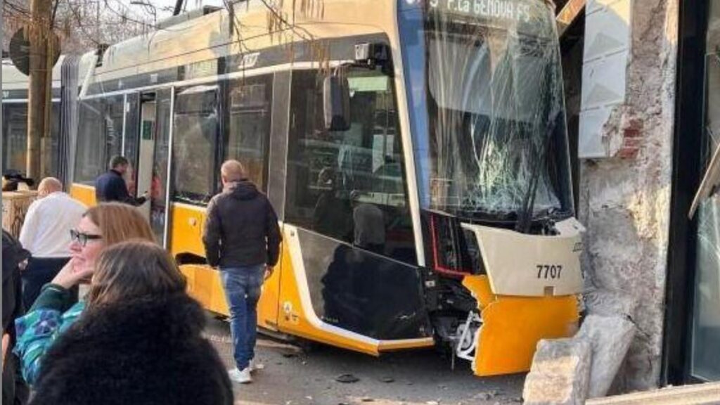 Tram deragliato a Milano, il conducente racconta: “Ho perso il controllo dopo un malore”