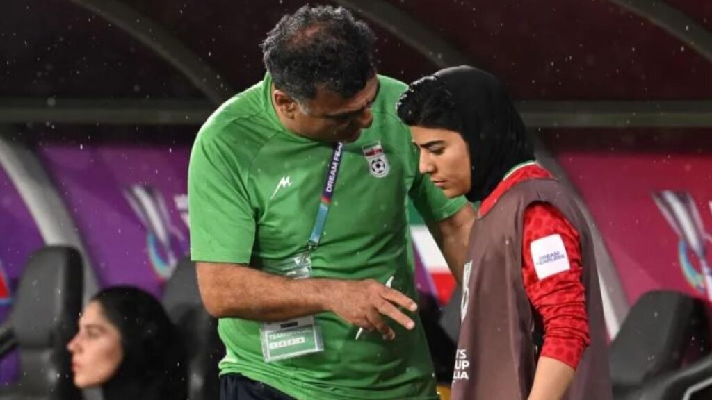 Tre calciatrici iraniane tornano a casa dopo aver ottenuto asilo in Australia