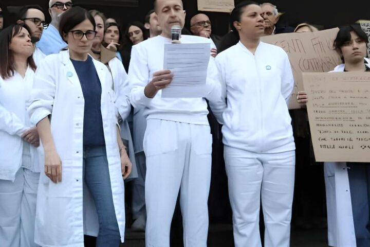 Tre medici sospesi per dieci mesi per certificati falsi contro il rimpatrio di migranti a Ravenna