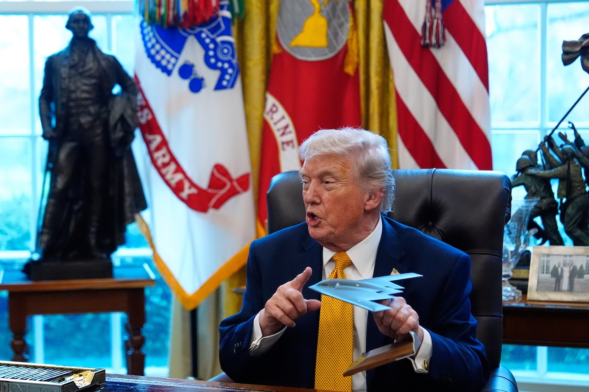 Trump non ottiene supporto per scortare le navi commericali nello stretto di Hormuz