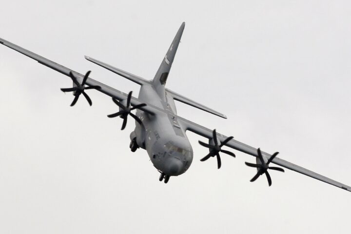 Un aereo militare colombiano C-130 si schianta a Puerto Leguízamo, molte vittime tra i soldati