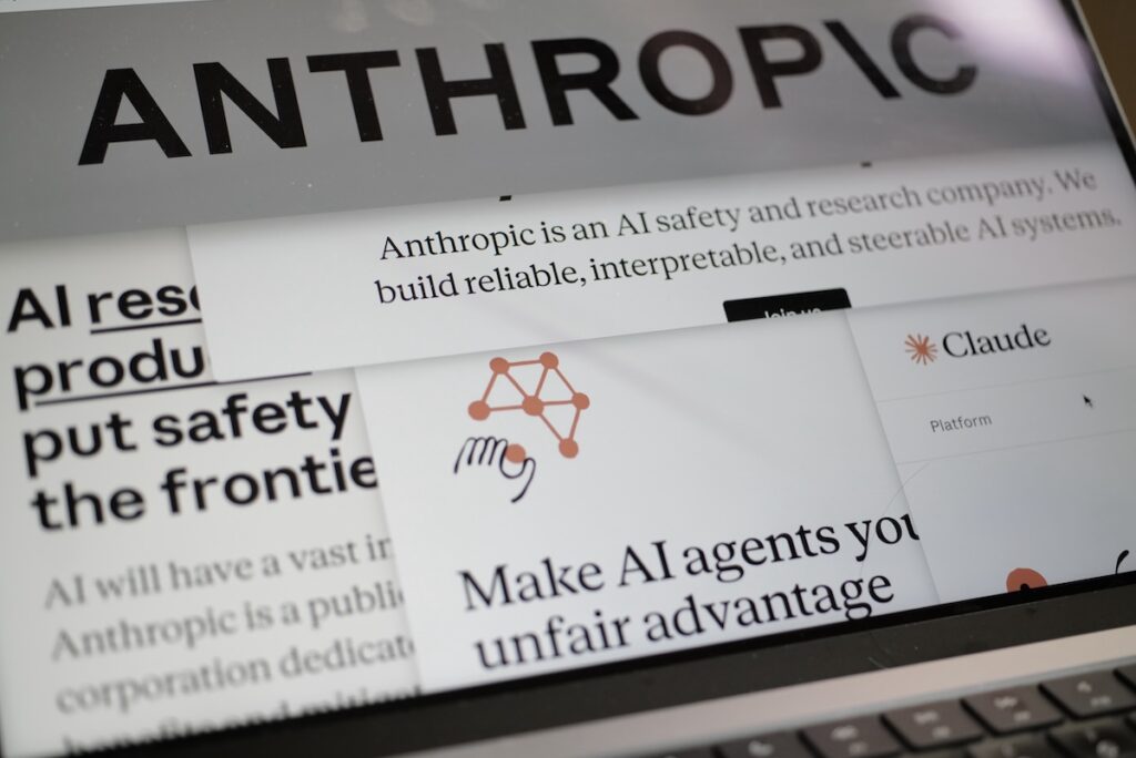 Un giudice blocca le restrizioni del Pentagono su Anthropic, presidente Trump accusato di repressione