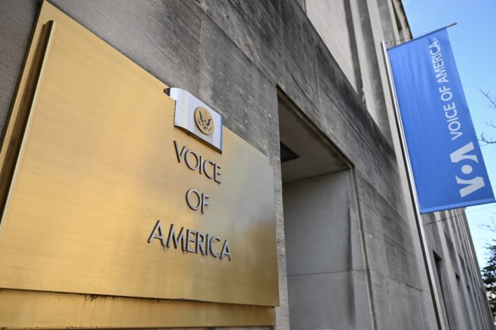 Un giudice ordina la ripresa delle trasmissioni di Voice of America, interrotte dall’amministrazione Trump