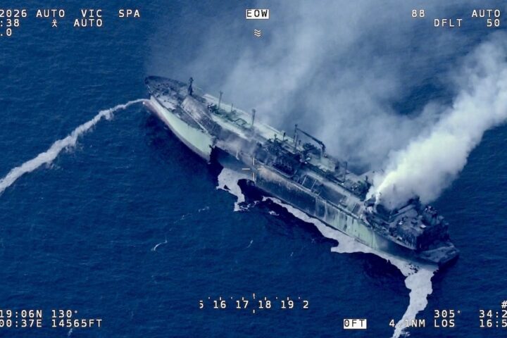 Una nave metaniera russa alla deriva nel Mediterraneo da due settimane vicino alla Libia