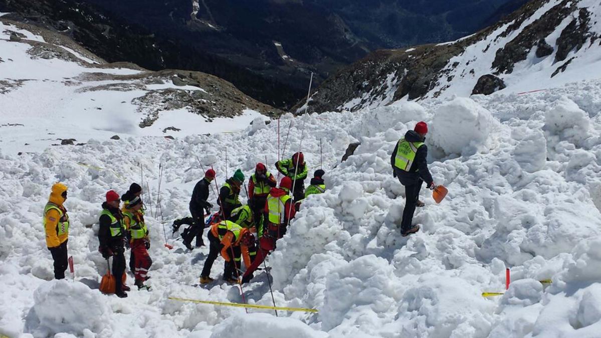 Valanga nello Zillertal: morto un scialpinista italiano di 41 anni, ferito l'amico di 36