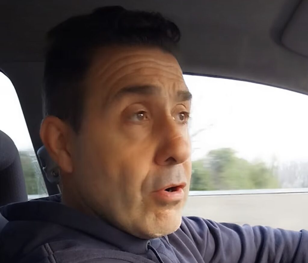 Vannacci critica Crosetto: «Bloccato a Dubai, avvisato in ritardo sull'imminente guerra»