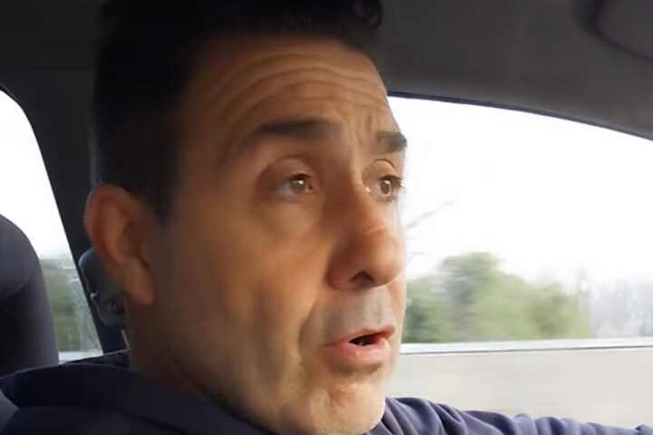 Vannacci critica Crosetto: «Bloccato a Dubai, avvisato in ritardo sull'imminente guerra»