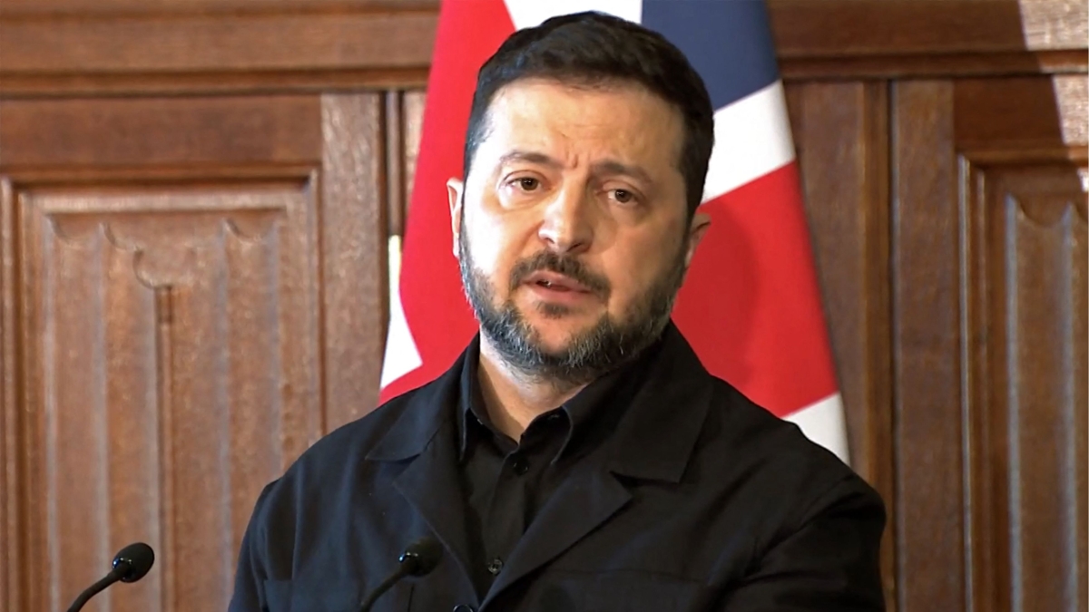 Zelensky affronta tre fronti critici: Ungheria, Washington e il blocco degli aiuti Ue