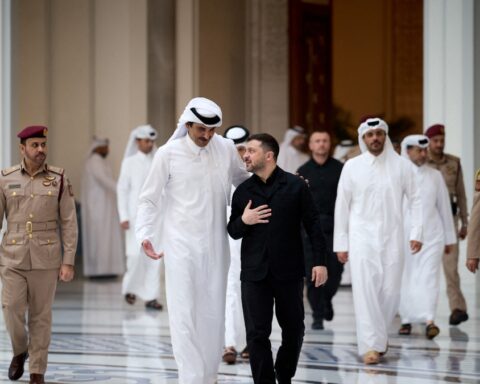 Zelensky conclude la missione nel Golfo: accordi strategici con Arabia Saudita, Emirati e Qatar