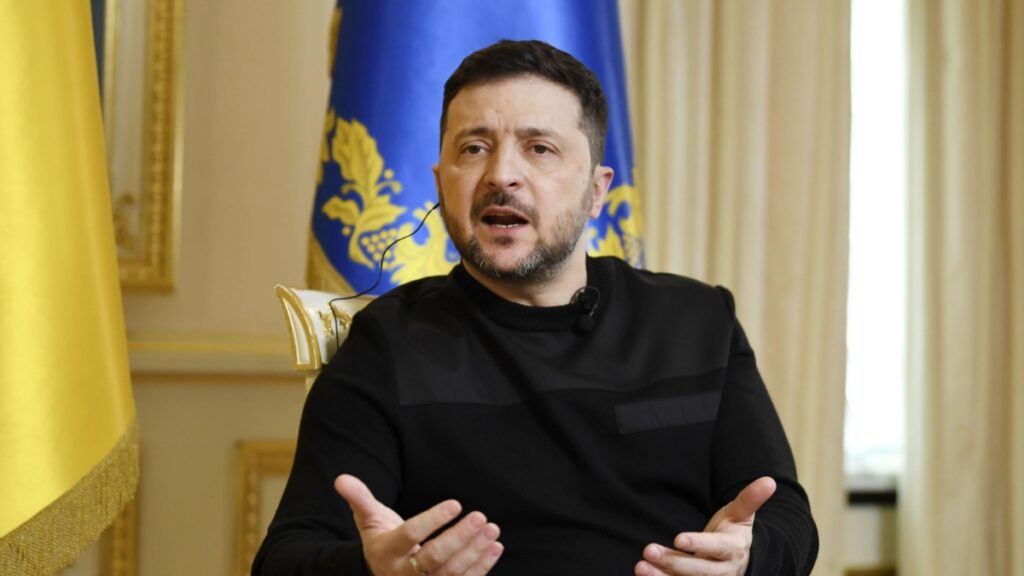 Zelensky: «Lasciare il Donbass offrirebbe un vantaggio a Mosca. Putin ha perso la sua offensiva invernale. L’Ue non basta da sola»