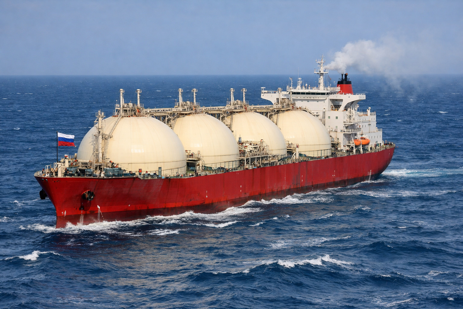 Nave russa con gas liquefatto alla deriva nel Mediterraneo: allarme esplosione e mistero sulle cause