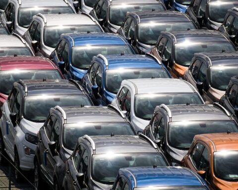 Minsk aumenta il contributo ambientale sulle auto e restringe l’accesso al mercato