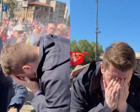 Aggressione al corteo del 25 aprile a Roma: militanti di Cambiare Rotta attaccano con spray al peperoncino sostenitori ucraini