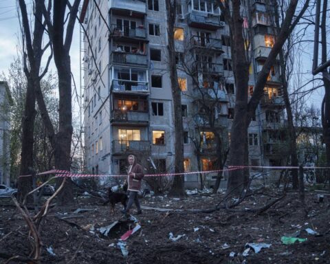 Almeno 14 morti in Ucraina a causa di attacchi aerei russi, Kiev e Odessa colpite