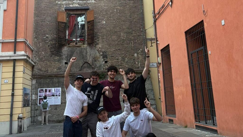 Arrampicata a mani nude alla Torre Prendiparte: Andrea Bonzi scalerà la storica torre di Bologna