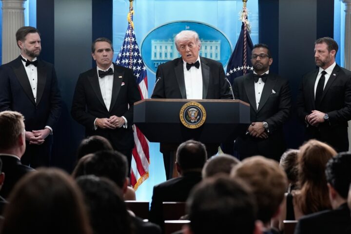 Attentato a Trump durante cena dei corrispondenti: presidente chiede nuova sala da ballo più sicura alla Casa Bianca