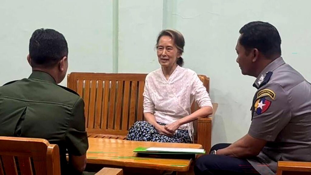 Aung San Suu Kyi trasferita agli arresti domiciliari dalla giunta militare del Myanmar