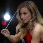 Beatrice Venezi si difende dopo il licenziamento dalla Fenice: «Ho subito bullismo, servono chiarimenti»