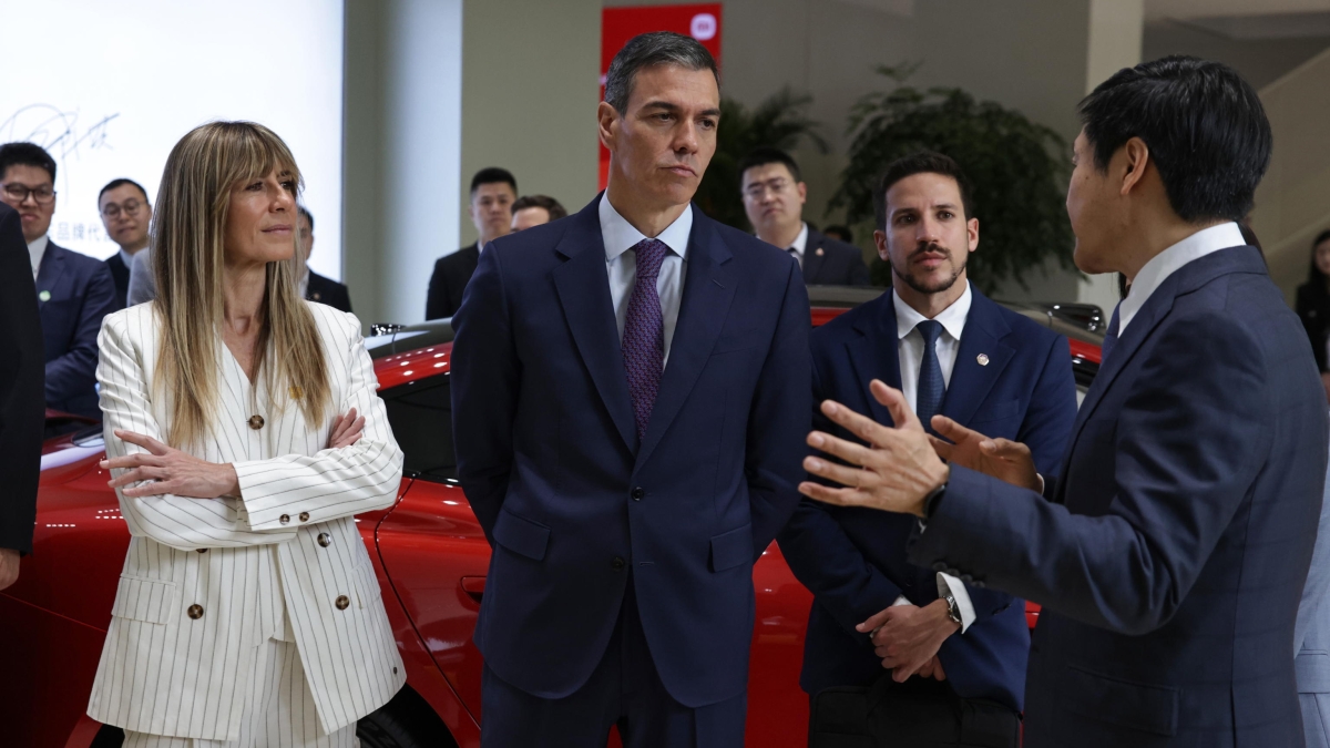 Begoña Gómez, moglie di Pedro Sánchez, incriminata per corruzione durante visita in Cina