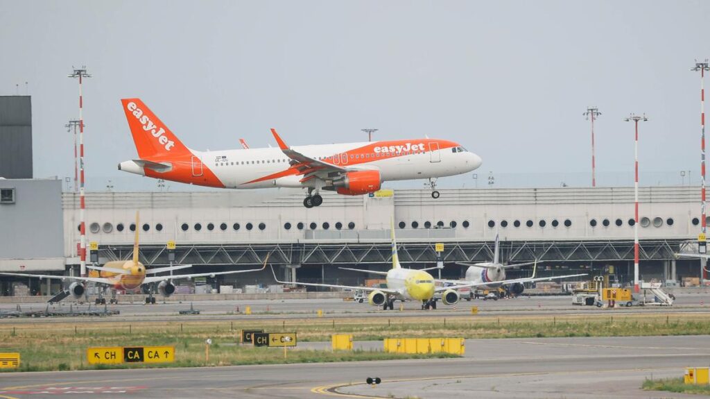 Caos a Linate, easyJet lascia a terra 120 passeggeri per problemi nei controlli di frontiera