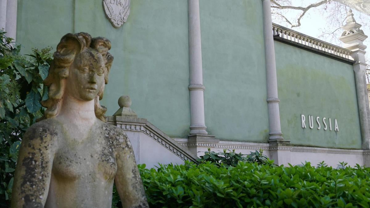 Caos alla Biennale di Venezia: ispettori del ministero della Cultura controllano il Padiglione della Russia