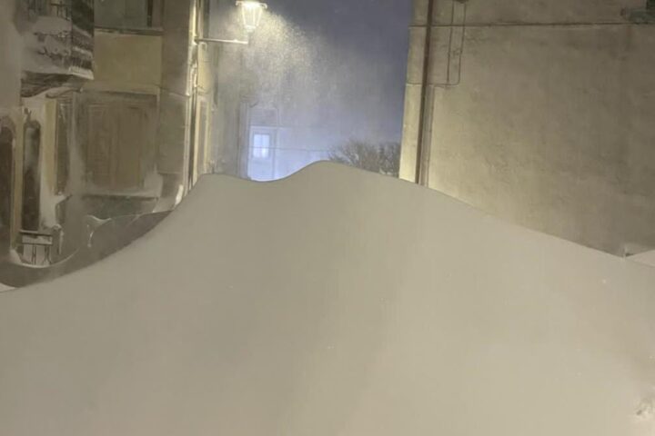 Capracotta sepolta dalla neve: oltre un metro e mezzo nel Comune in aprile