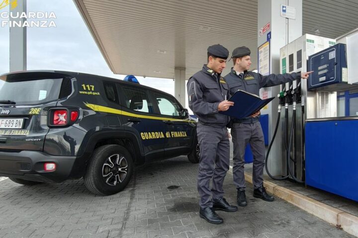 Carburante esaurito all'aeroporto di Brindisi: emergenza per il trasporto aereo