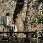 Catherine e Nathan tornano al casolare dopo la scadenza del contratto con il B&B a Palmoli