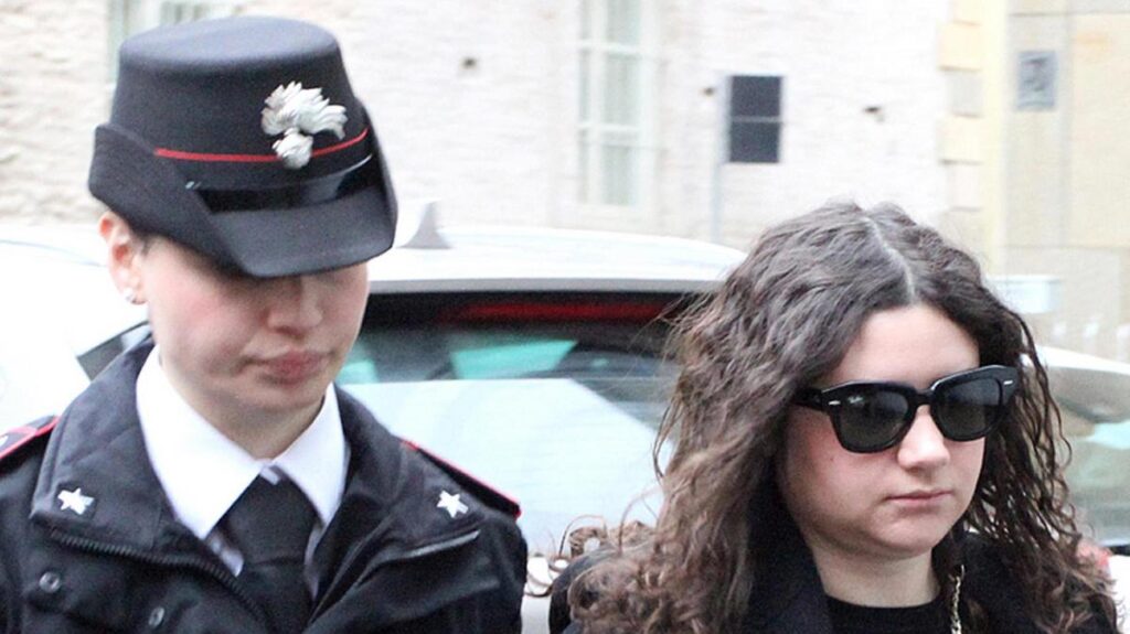 Chiara Petrolini condannata a 24 anni e 3 mesi, assolta dall'omicidio del primo neonato